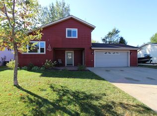 767 24th St W, Dickinson, ND 58601