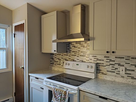 3rd image of 84 Arrow Wood Pl