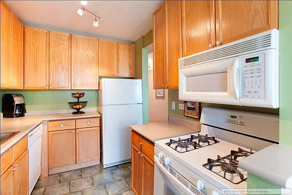 Sold by Bond New York | media 12