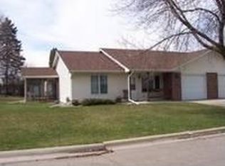 702 2nd St SE, Waseca, MN 56093