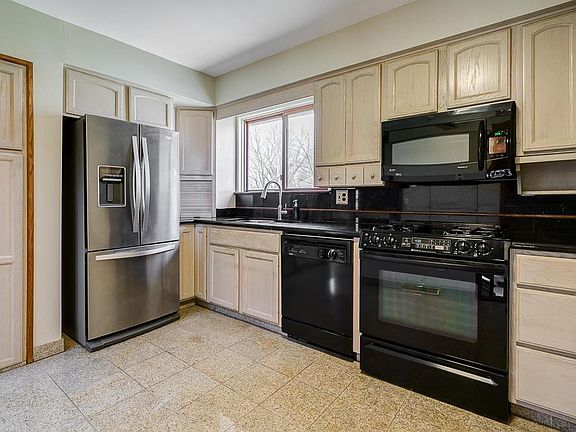 5th image of 1855 Greenglen Ct