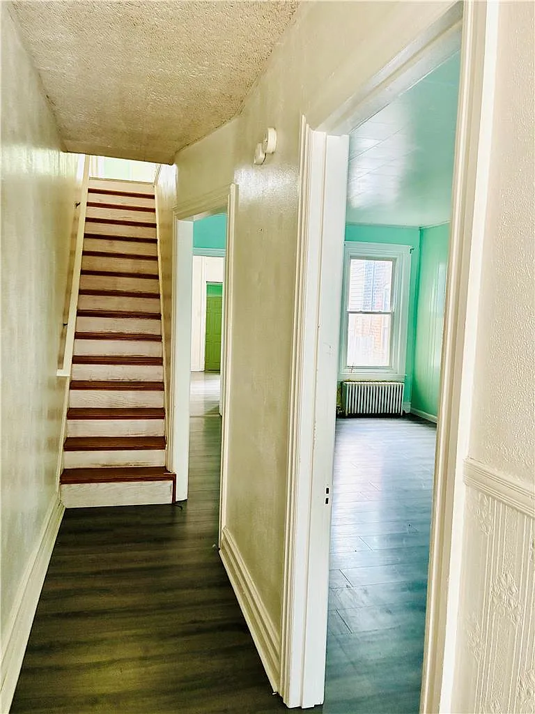 4 bed, 1.5 bath, 1392 sqft, $2,200 — Photo 4