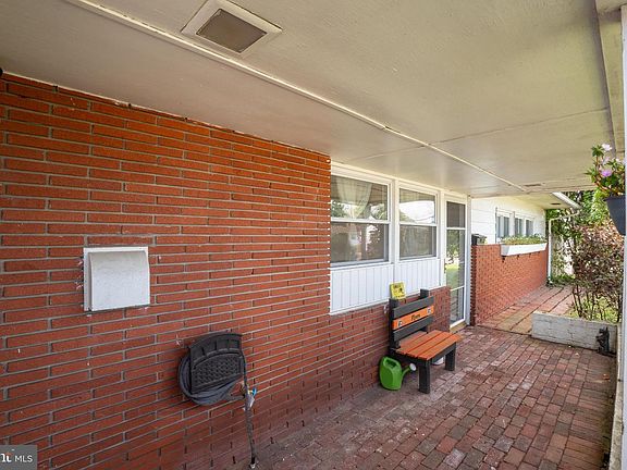 4th image of 35 Spiral Ln