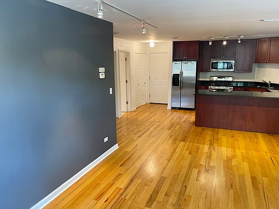 5th image of 6400 N Sacramento Ave APT 106