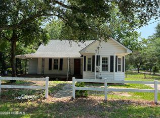 389 Nine Foot Rd, Newport, NC 28570