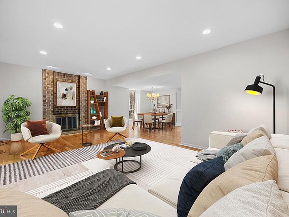 4th image of 9217 Three Oaks Dr