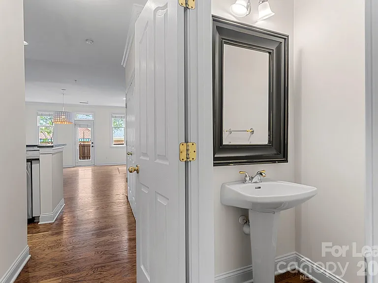 1192 Hampton Gardens Ln — Photo 15