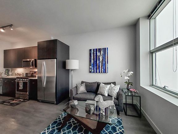 4th image of 1021 S Clark St #2717
