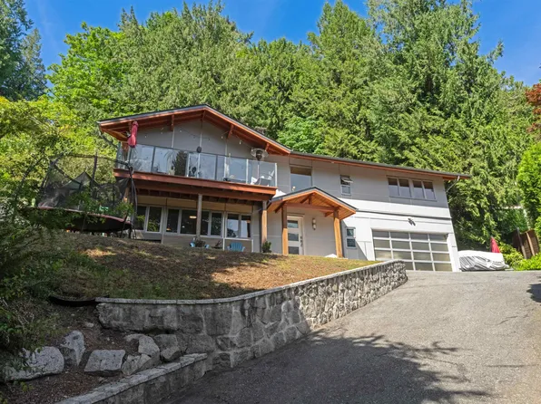 3907 Bayridge Pl, West Vancouver, BC V7V 3K2