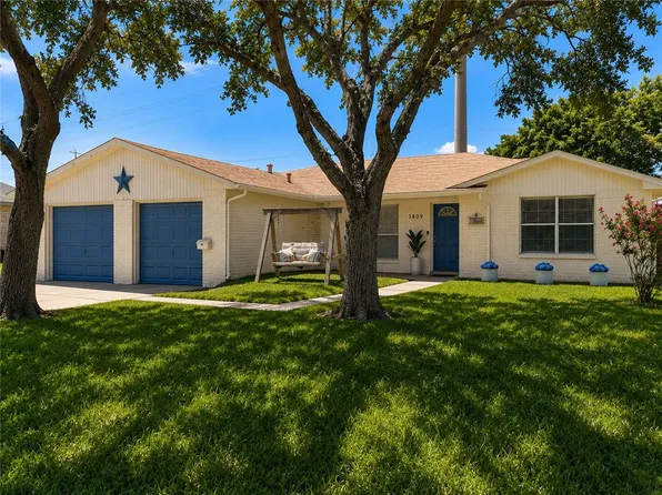 1809 Baffin Dr, Portland, TX 78374