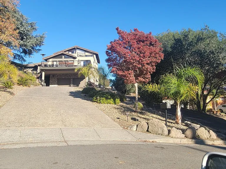 5 Spring Ln #1 — Photo 1