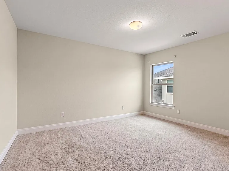 402 Gulfton St — Photo 26