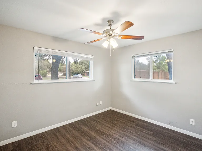 5009 Brighton Rd — Photo 6