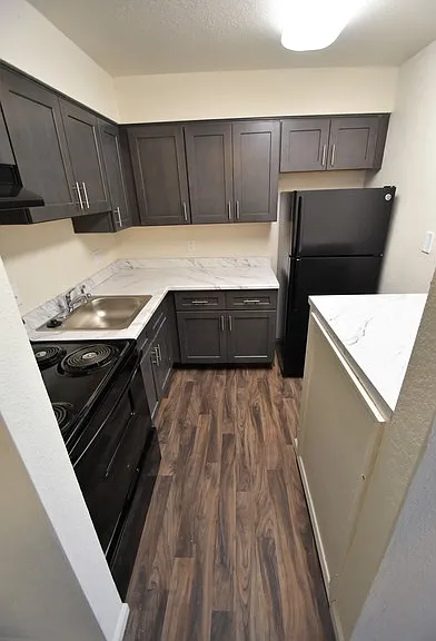 Golfview Apartments — Photo 14