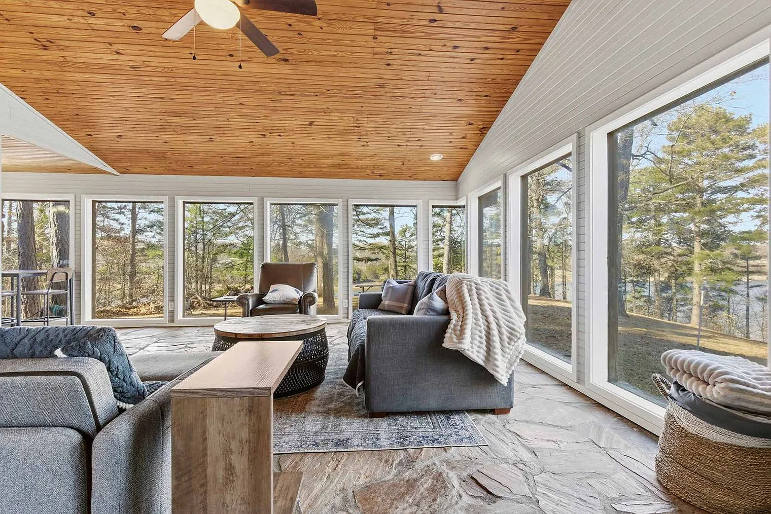 1 bed, 1.0 bath, $5,517 — Photo 2