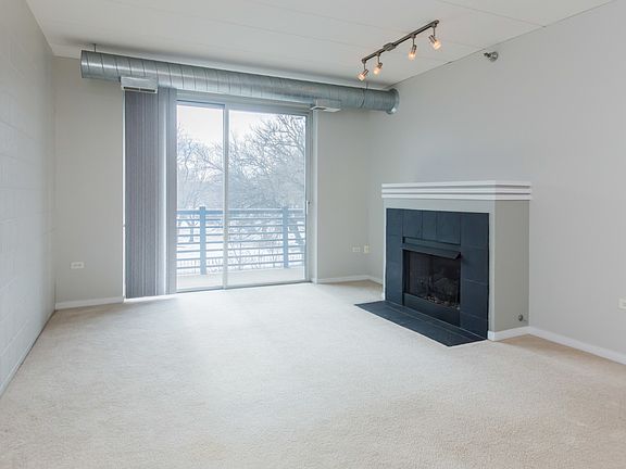 4th image of 1100 W Montrose Ave APT 304