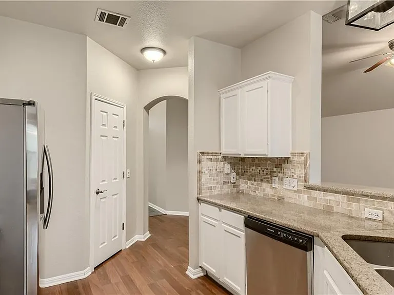 113 Cassandra Dr — Photo 6