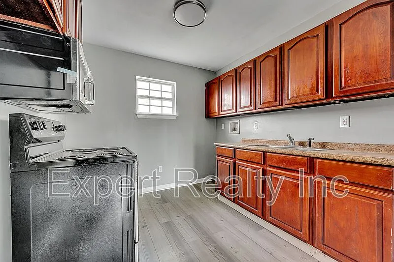 2 bed, 1.0 bath, 720 sqft, $775 — Photo 3