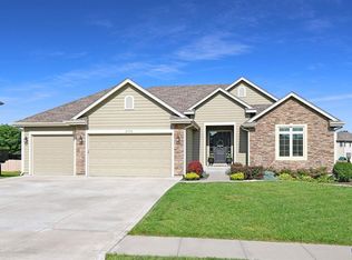 2724 SW Sherwood Park Dr, Topeka, KS 66614