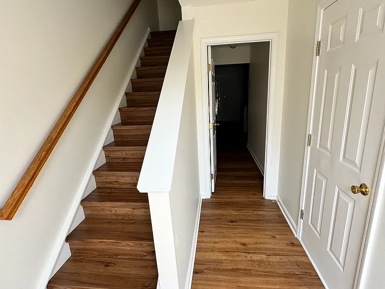 110 Cambria Ct — Photo 2