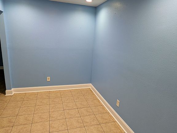 4th image of 12547 Lorna Ave