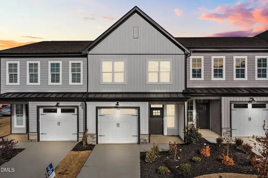 Beautiful New Townhome for Rent — Photo 1
