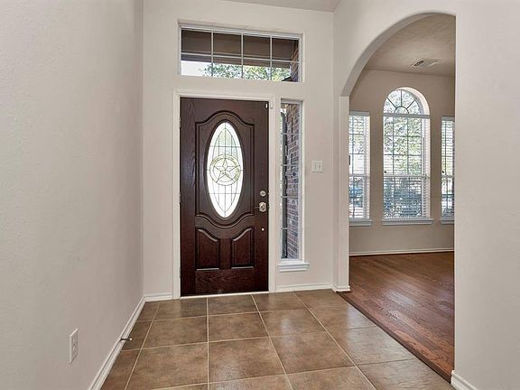 3rd image of 6831 Stoneyvale Dr