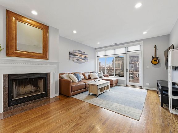 4th image of 2302 W Belmont Ave APT 4