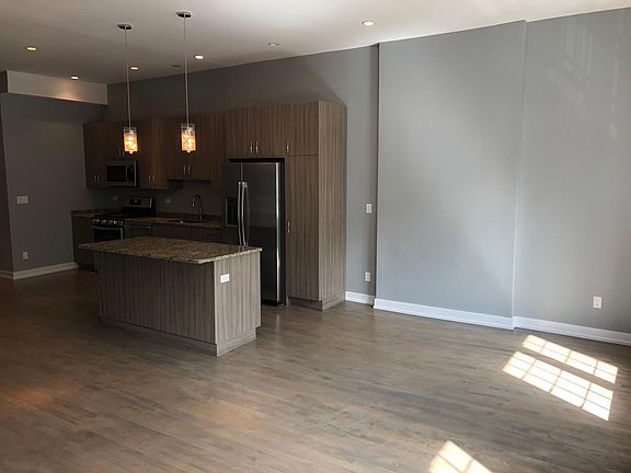 3rd image of 1534 W Fullerton Ave