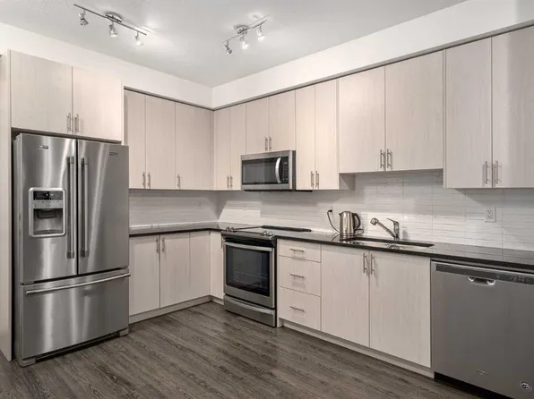 151 S Legacy Main St SE #5201, Calgary, AB T2X 4A4