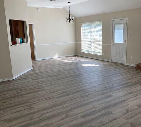 4th image of 2511 Wilshire Dr