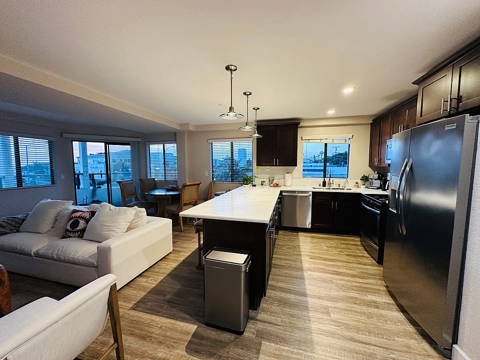 1st image of 407 Bird Rock Ave #2C