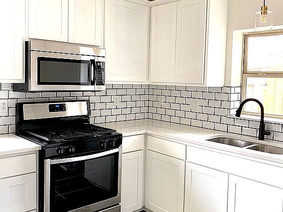 3rd image of 2310 W Summit Ave