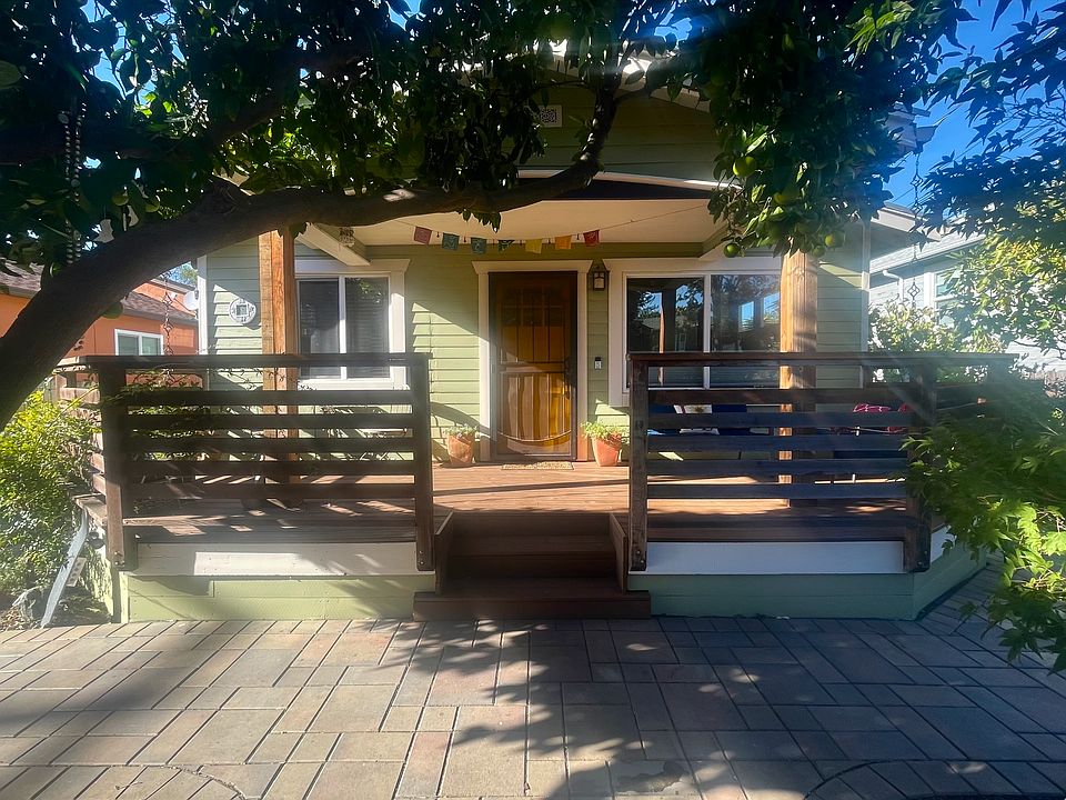 1st image of 3933 Edgemoor Pl