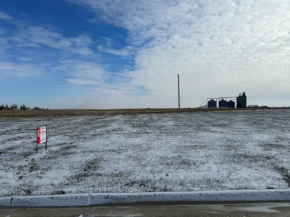 905 Sunrise Dr, Gowrie, IA 50543