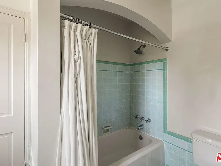 1063 Selby Ave — Photo 14