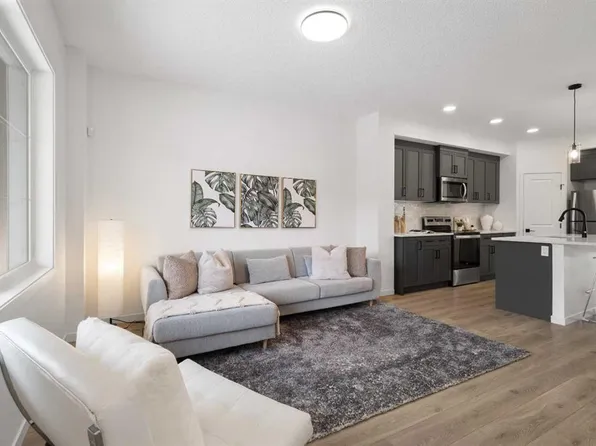 537 E Sage Hill Rd NW, Calgary, AB T3R 1Y2