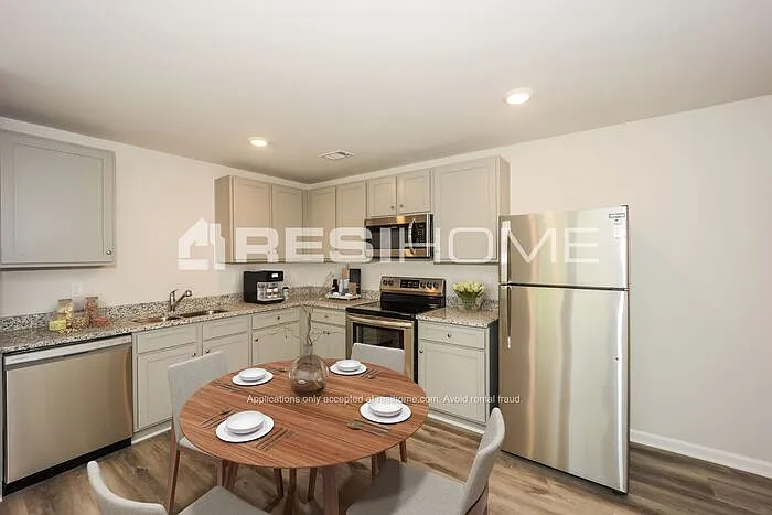 4 bed, 2.5 bath, 1873 sqft, $1,945 — Photo 2