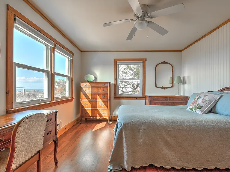 21 E Beach Dr — Photo 22