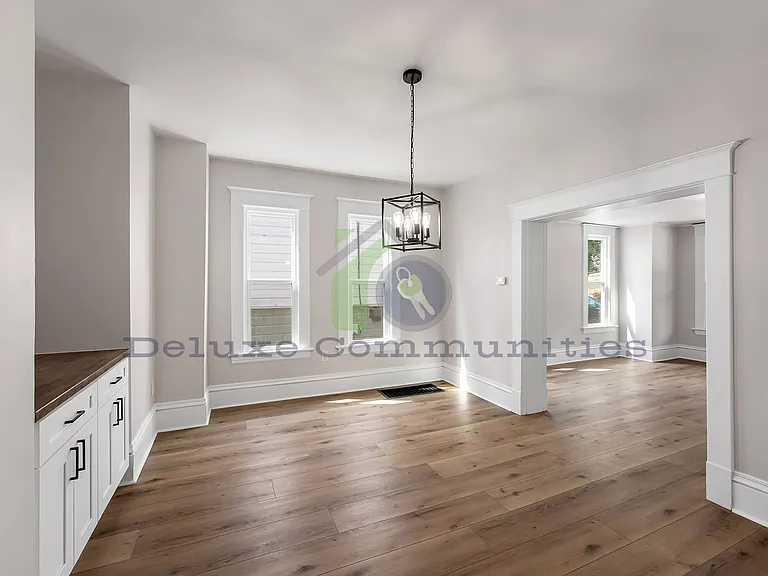 606 Lafayette Ave NE — Photo 10
