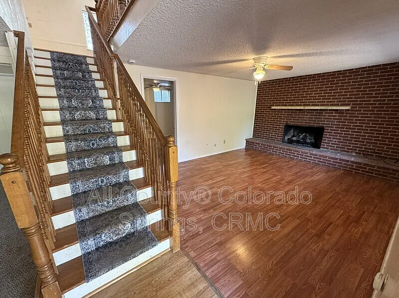4 bed, 3.0 bath, 2132 sqft, $2,599 — Photo 2