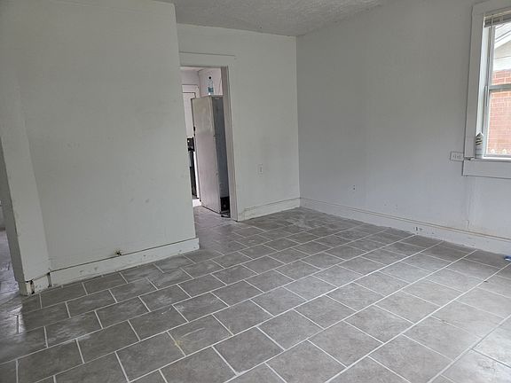 2nd image of 1669 Douglas St