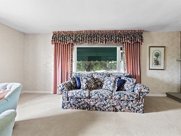5th image of 1317 Clifton Rd N