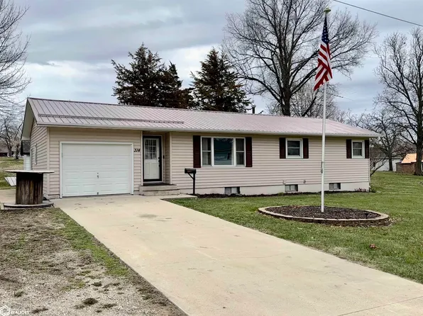 314 N 15th St, Chariton, IA 50049