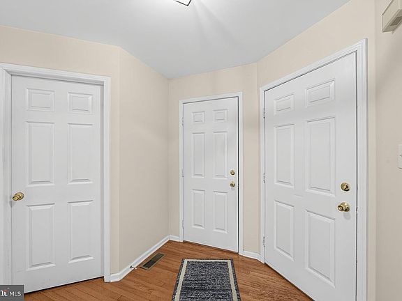 5th image of 313 Welsh Cir