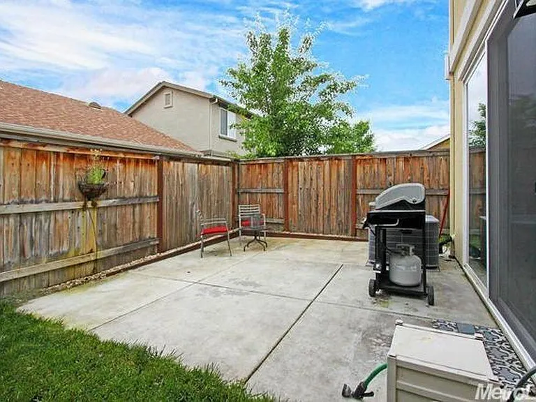 2264 Ellesmere Loop — Photo 23