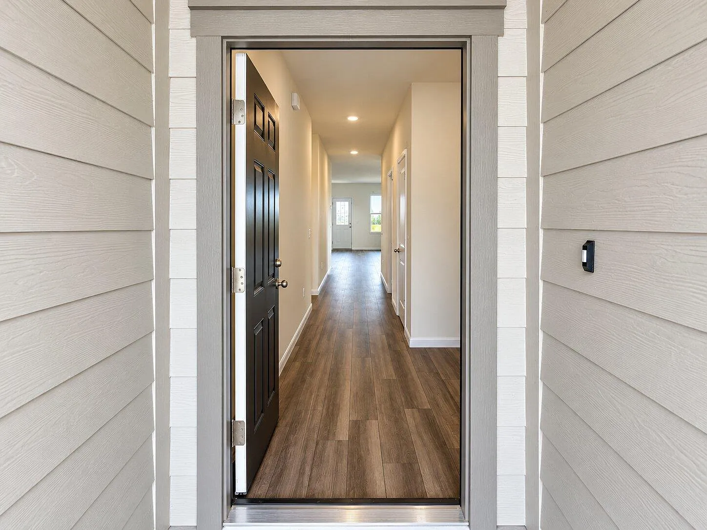 4 bed, 3.0 bath, 1912 sqft, $2,195 — Photo 3