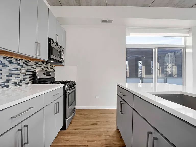 630 N Franklin St #1019 — Photo 6
