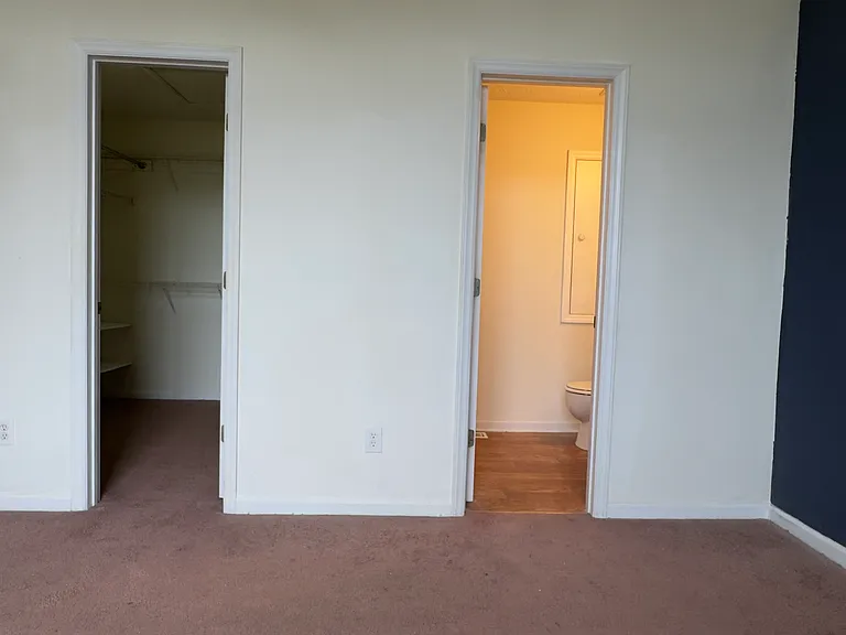 421 Barn View Ct — Photo 8