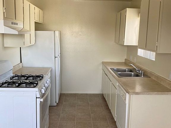 3rd image of 3671 Veteran Ave #8